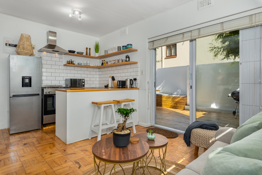 1 Bedroom Property for Sale in Vredehoek Western Cape